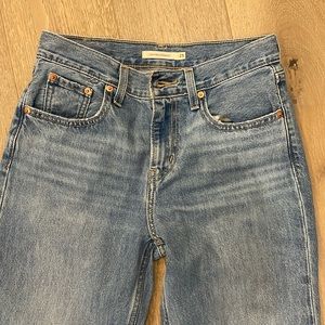 Levi Low Pro Women’s Straight Jean